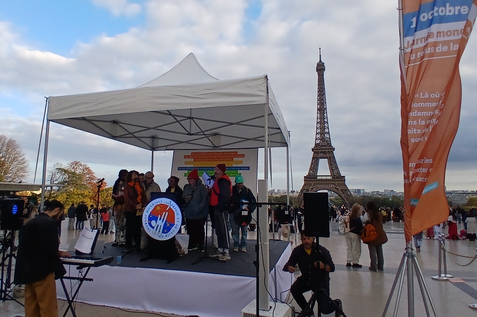 251017 - Chorale au trocadero La Cloche